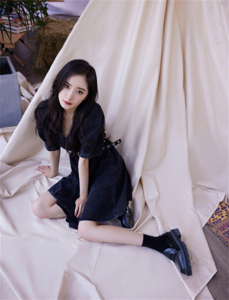 杨幂明星同款深蓝色牛仔裙 秋季新款v领中长款修身系带连衣裙2635