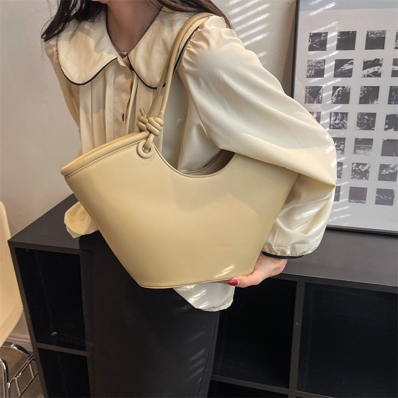 Stylish Good Texture 2023 New Niche Soft Leather Tote Women's Vegetable Basket Bucket Bag Portable Shoulder Underarm Bag