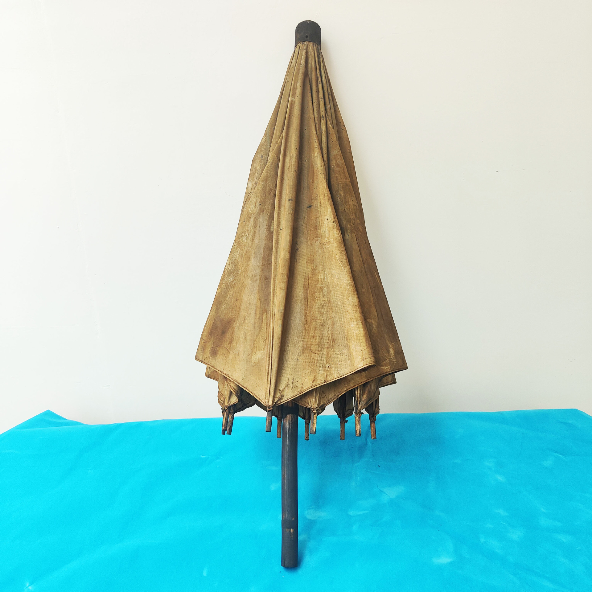 红色文化老物件怀旧收藏油布雨伞红军长征纪念品复古装饰道具摆件