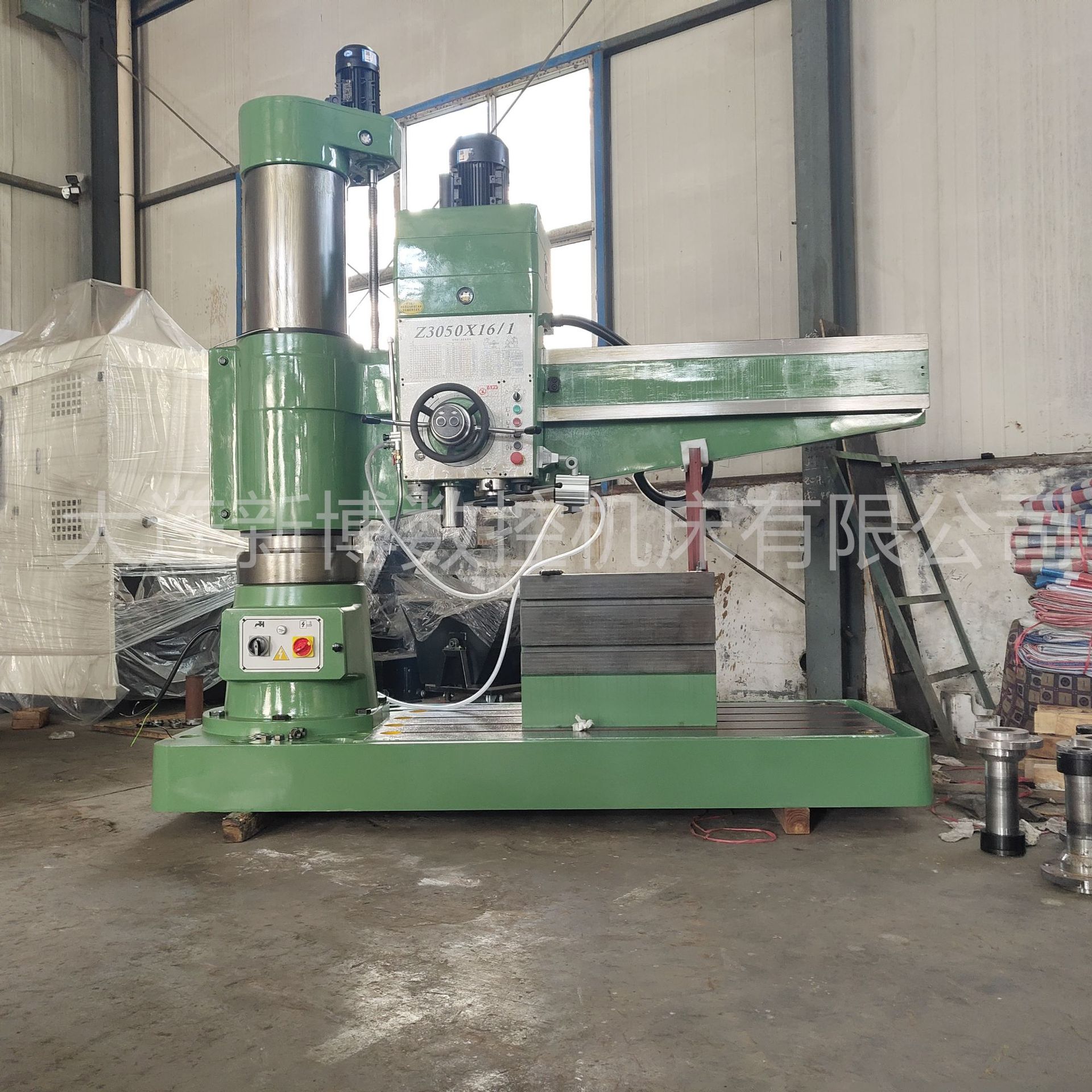 沈阳摇臂钻床z3050x16/1万向摇臂钻床精度高做金属零件