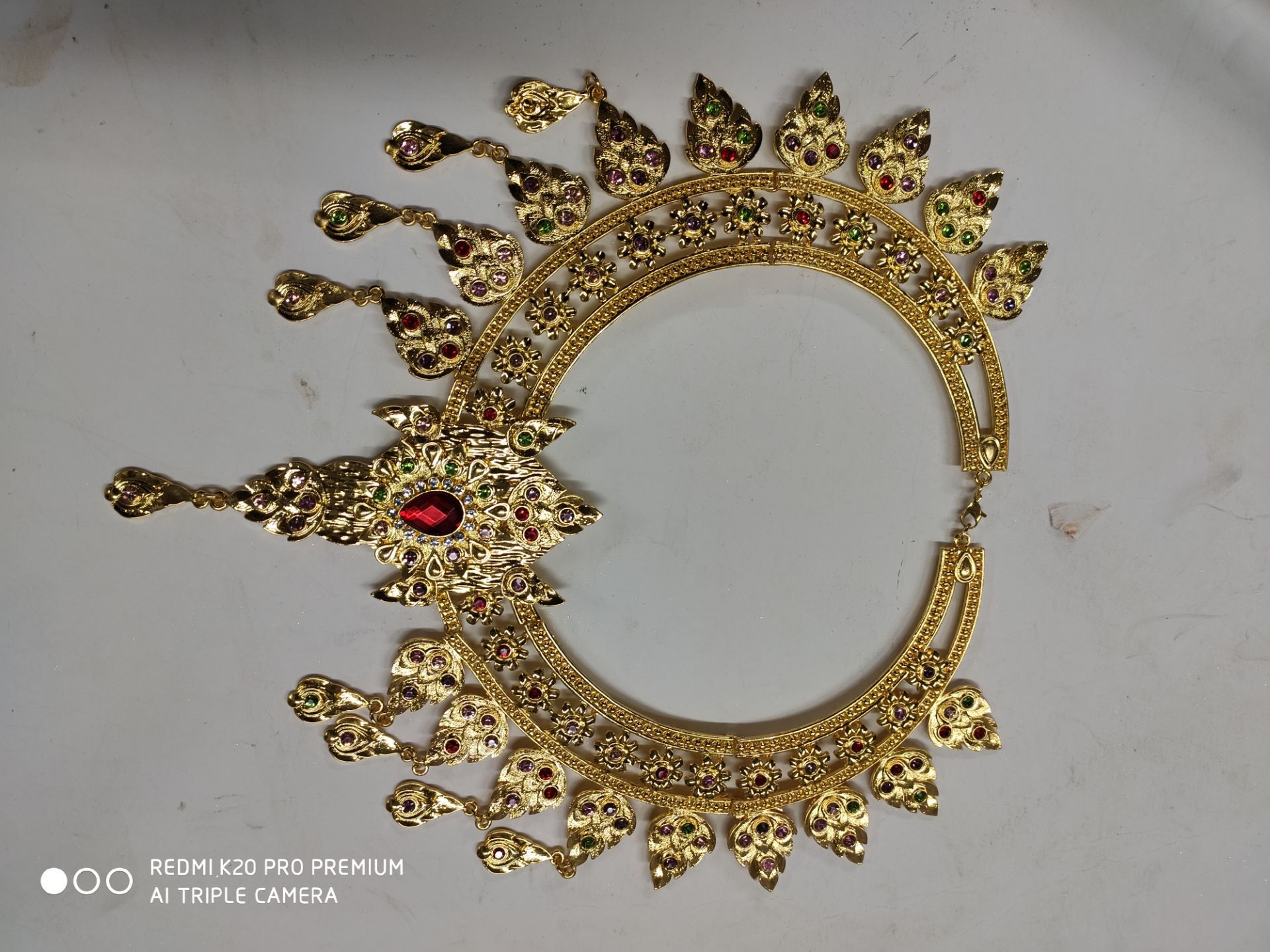 泰国宝塔皇冠影楼拍摄傣族女装服装配饰选美金色银色头饰告庄旅拍