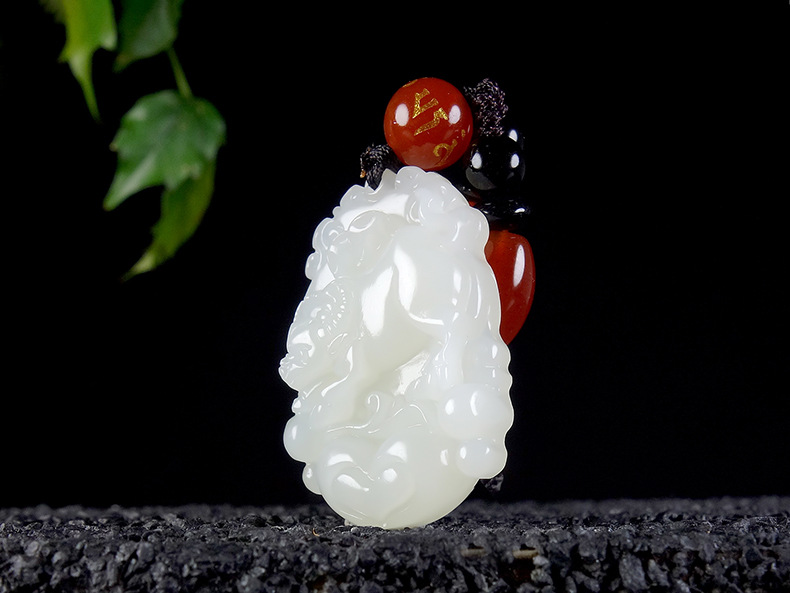 玉器工艺品新疆和田玉白玉十二生肖玉吊坠牛吊坠挂件项链一件代发