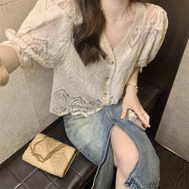 温柔风提花拼接镂空蕾丝衬衫夏季新款宽松泡泡短袖防晒开衫上衣女
