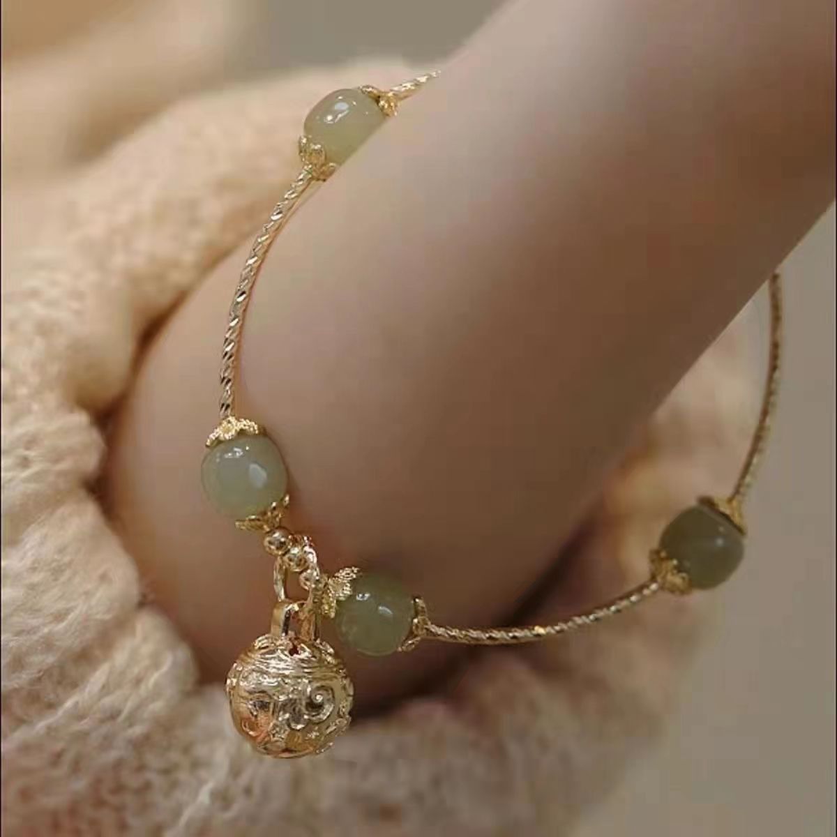 INS Xiaohongshu Special-Interest Design Girlfriends National Style Gold Silk Bell Pendant Girlfriends Bracelet Bracelet Special Gift