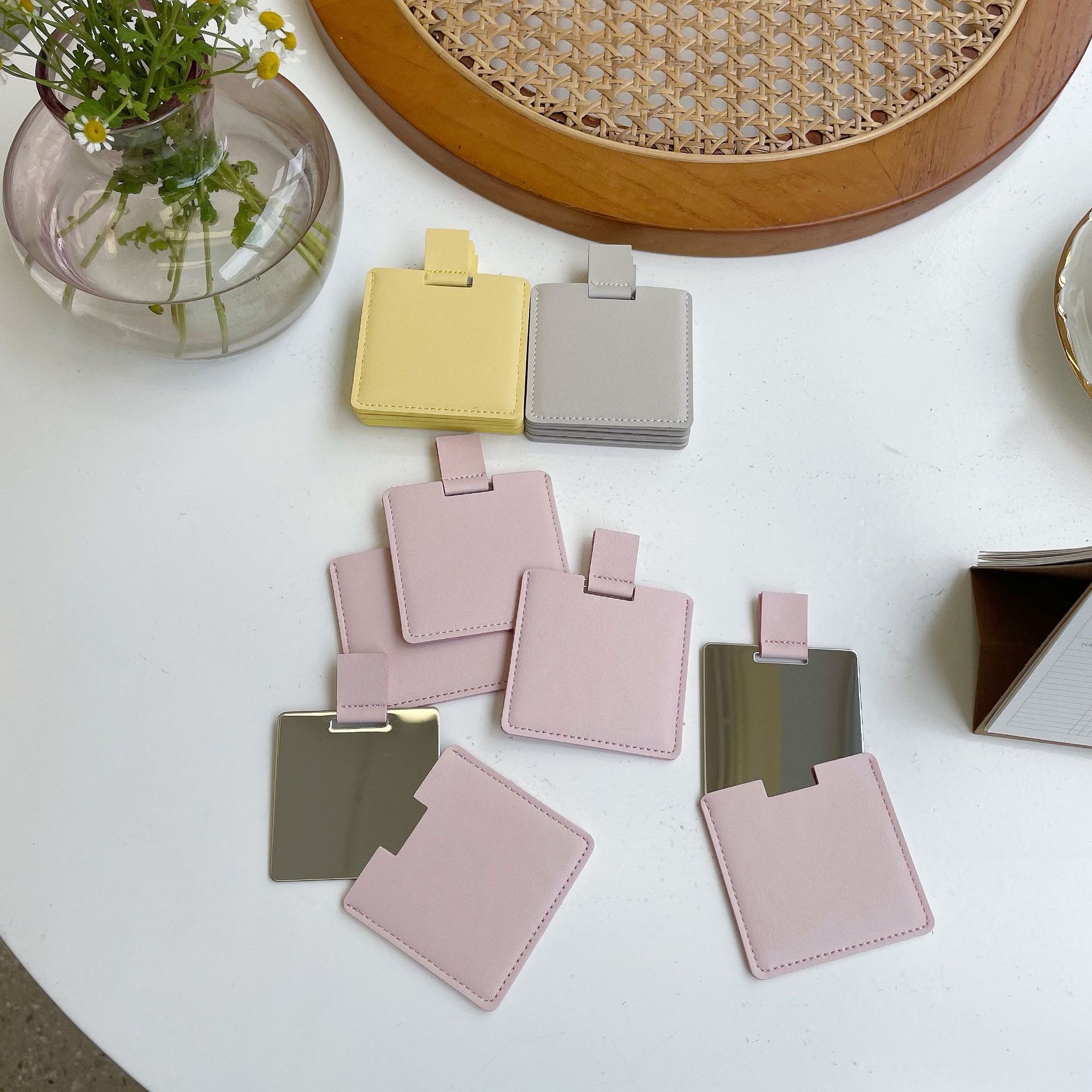 韩国ins温柔皮质随身镜质感便携迷你款不锈钢化妆镜出门口袋镜子