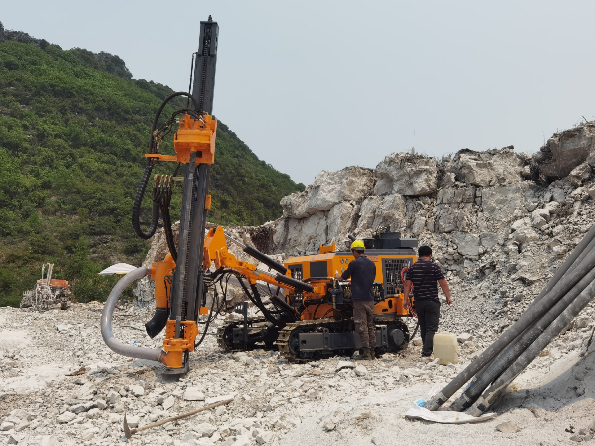 浙江开山露天潜孔钻车kg520h kg520带集尘器【高风压爆破钻机】