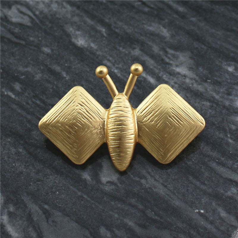 日本设计师皆川明风格服饰配饰哑光金蝴蝶胸针昆虫系砂金别针