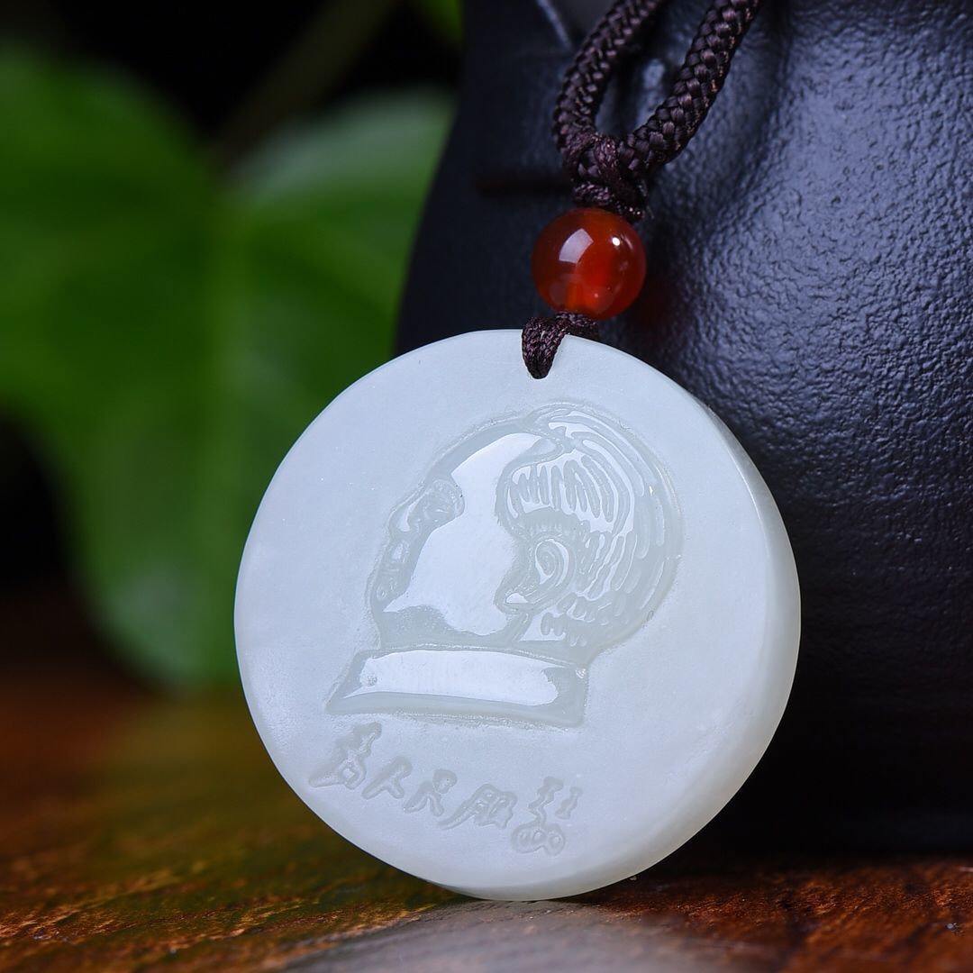 和田玉白玉吊坠伟人头像玉牌男女玉石挂件项链毛衣