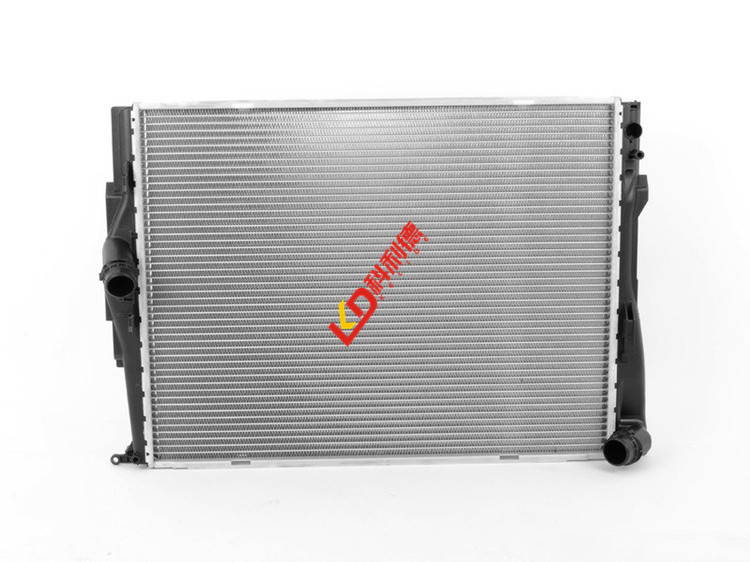 适用宝马x1 e84 e87 e90散热器e92 e93 318i 320i 118i 120i水箱