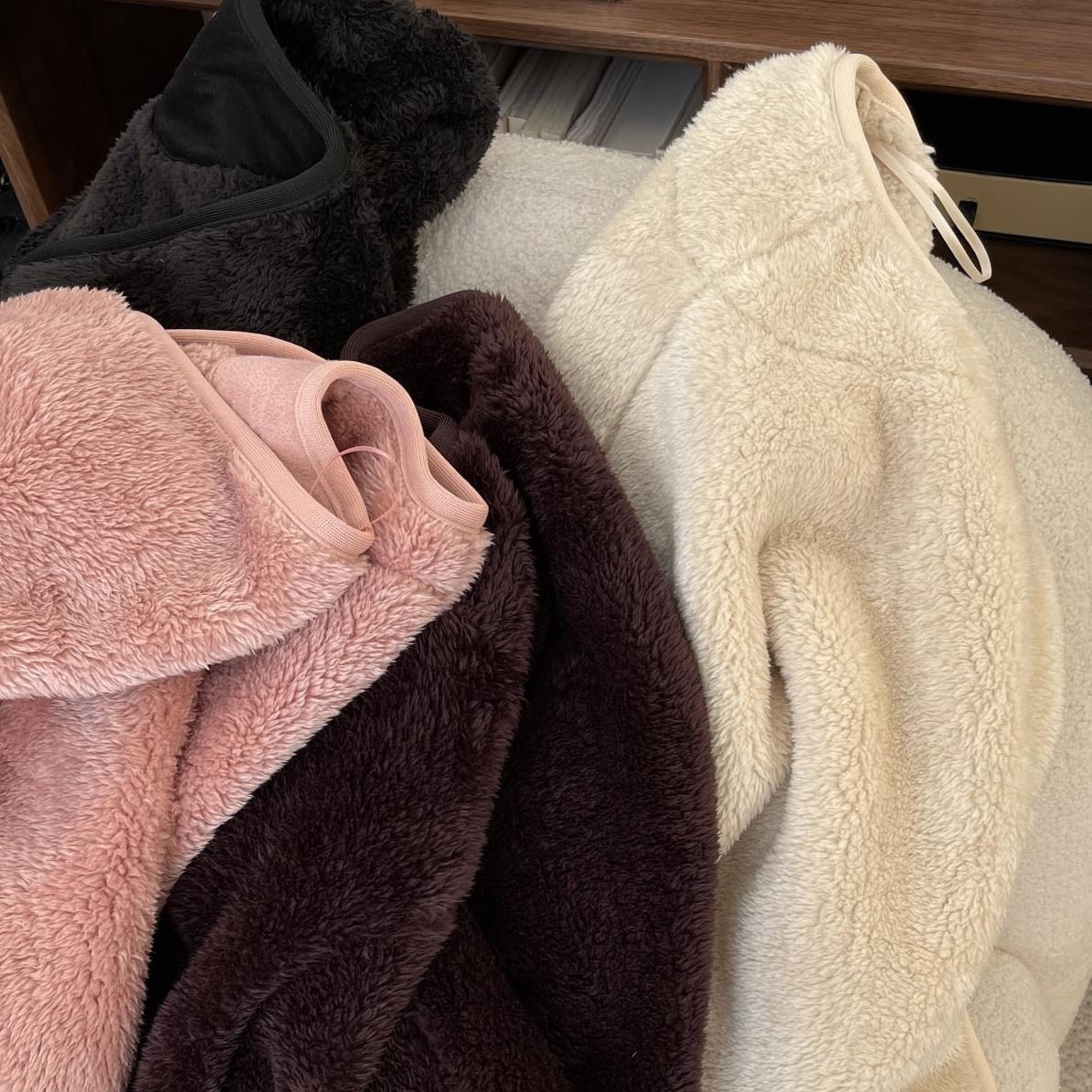 暖暖木棉绒胶囊家居服上衣 宅家b入很软很暖简约v领毛绒感睡衣女