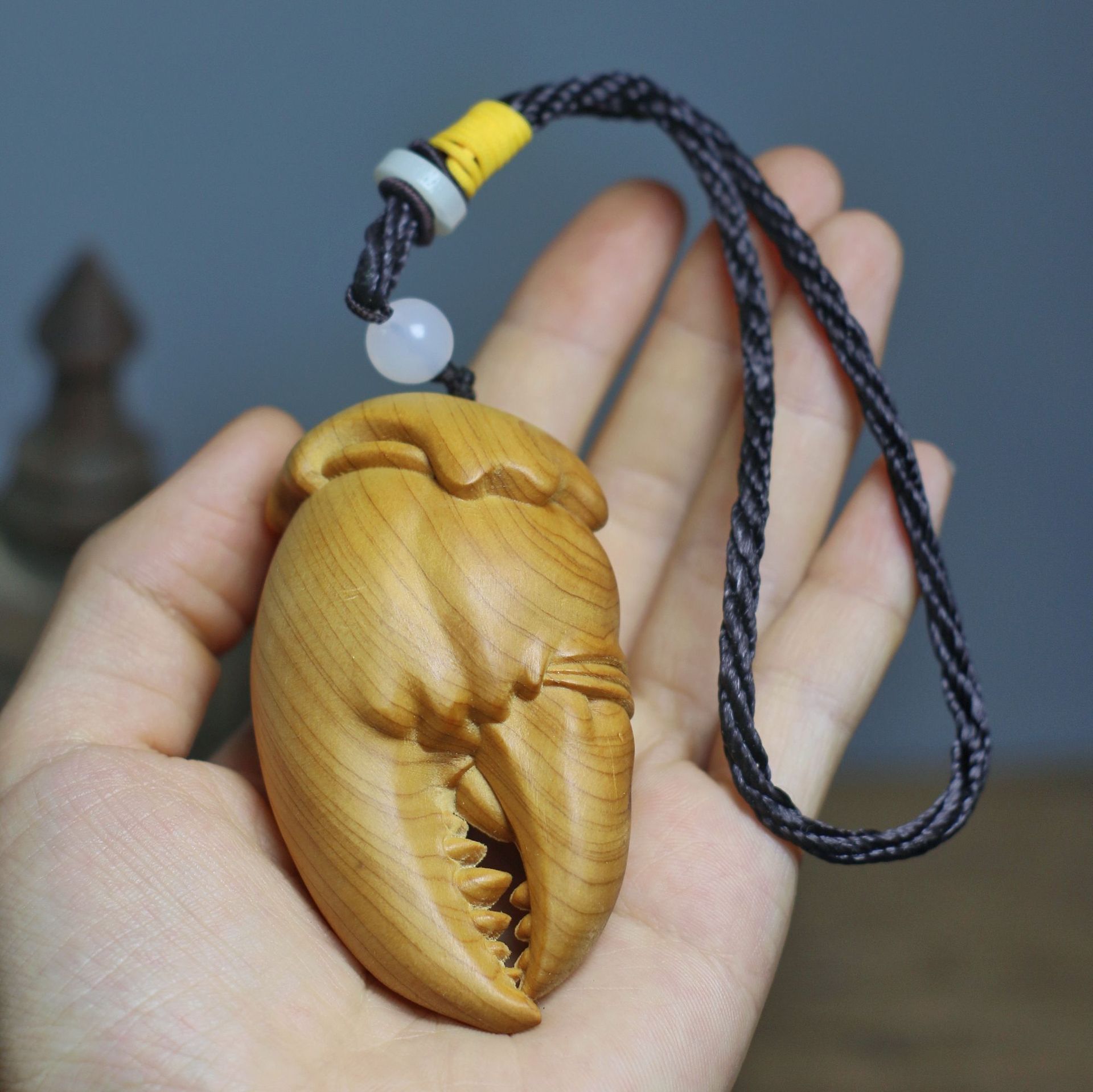 抖音直播爆款不上清漆天然崖柏木雕手把件手里有钳男士随身把玩件