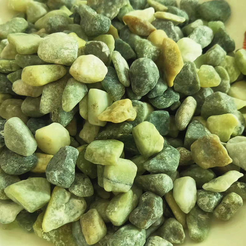 丹东绿碎石子 丹东绿水磨石子 绿石子丹东绿米石造景铺面石子