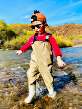 赶海装备儿童玩水服涉水防水裤幼儿园沙滩摸鱼背带连体雨鞋下水裤