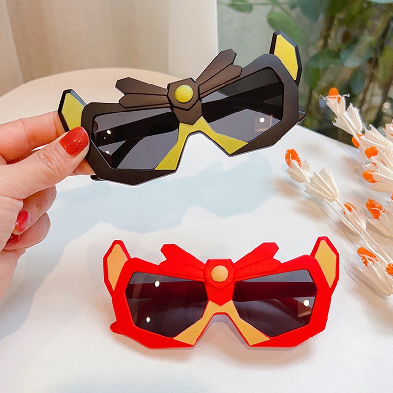 Children's Sunglasses Boys Trendy Cartoon Transformers Sunglasses UV Protection Baby Funny Photography Toy Glasses