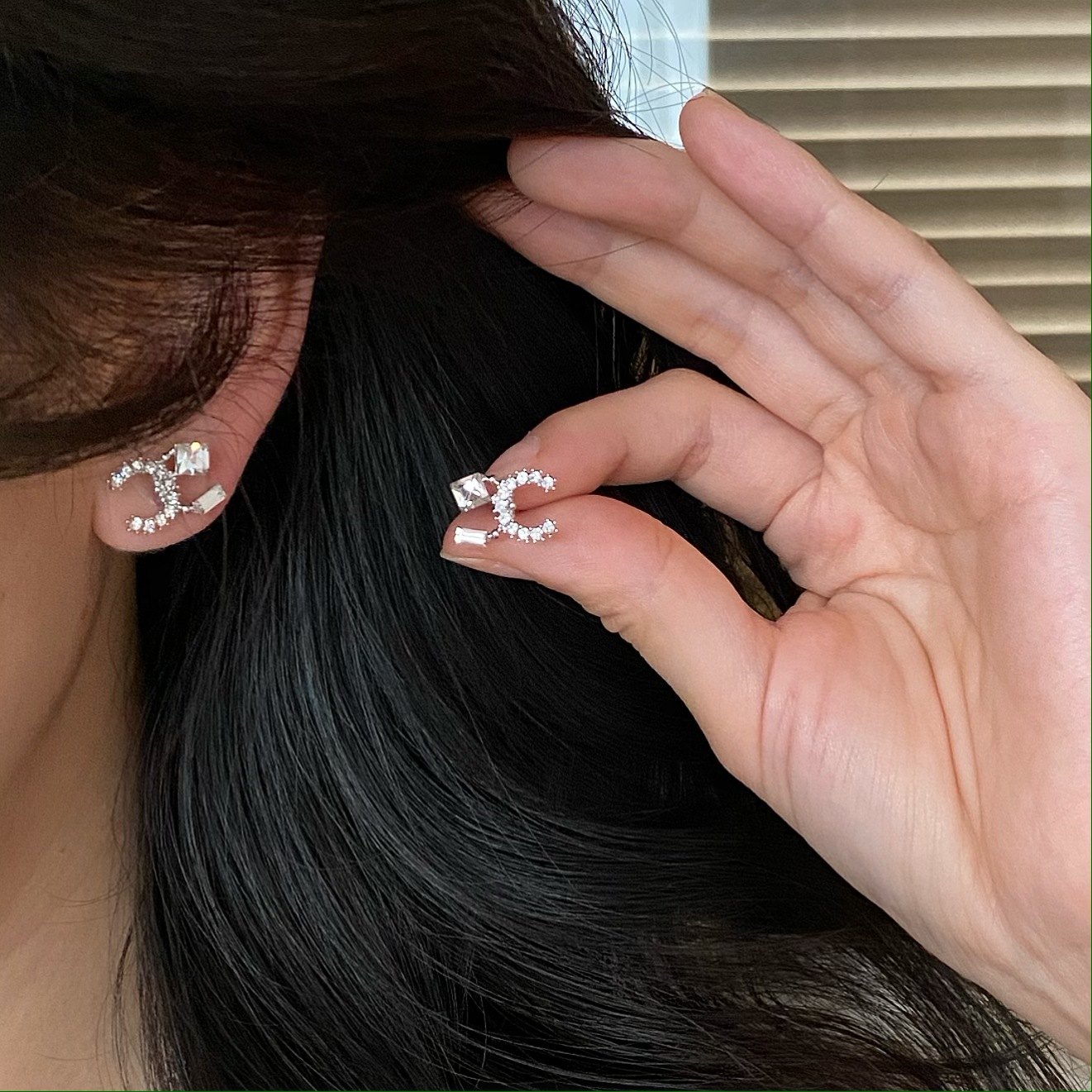 新款s925银针精致高级感小香风锆石耳钉百搭通勤品质质感耳环女