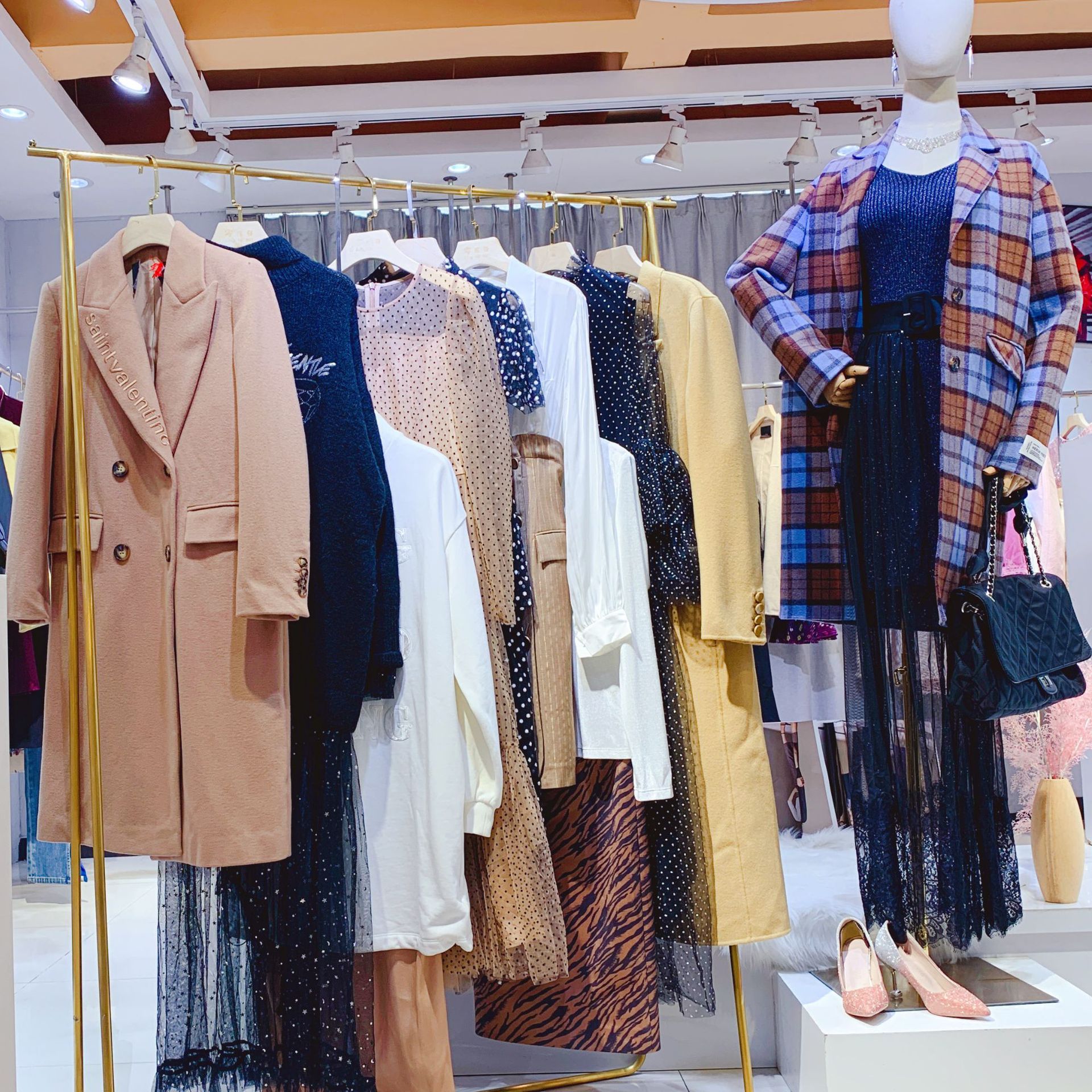 杭州四季青女装批发高端秋冬品牌折扣衣服马克华菲一手货源尾货