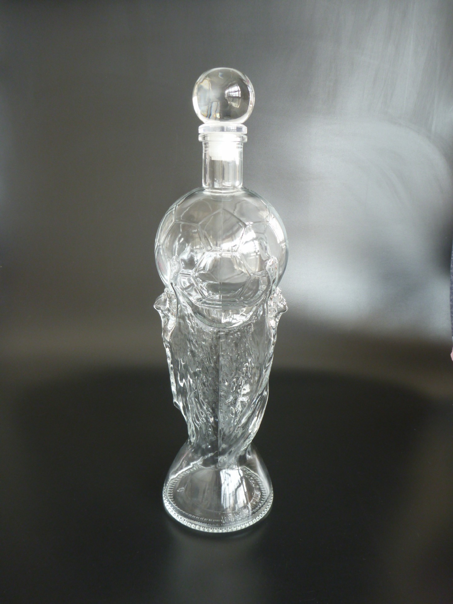 定做750ml饮料瓶 工艺玻璃瓶 内雕刻玻璃工艺品 足球世界杯纪念品