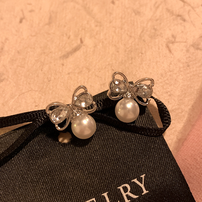 Graceful Bow Pearl Stud Earrings Women's Light Luxury High Sense Minority Design Earrings 2024 Autumn and Winter New Popular Earrings