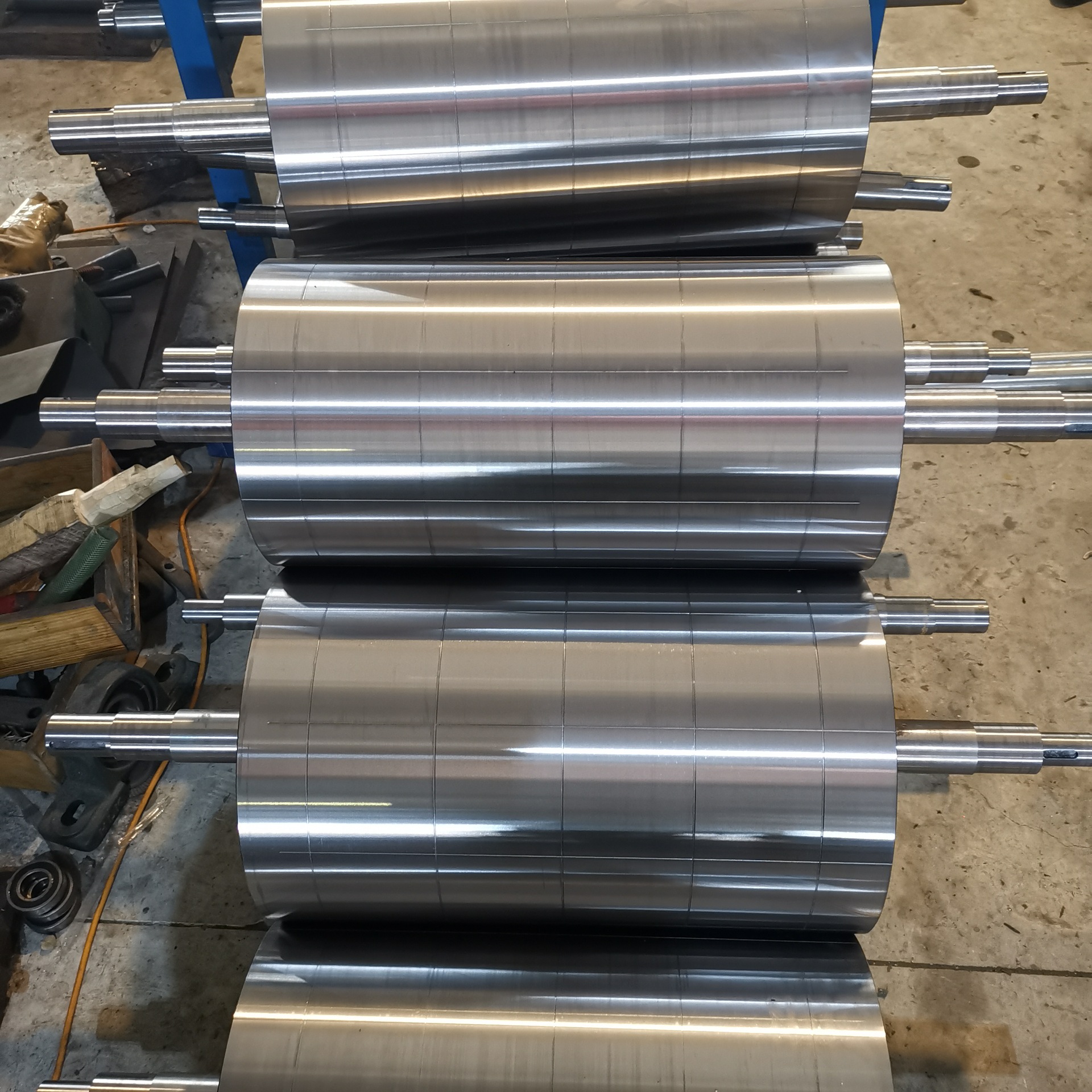 厂家生产覆膜机开槽机各类辊筒原料铁质各种硬度任意定制性能好