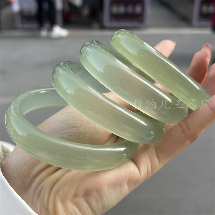 天然冰透岫玉手镯180料碧绿岫玉手镯高冰种晴水色宽条玉手镯子