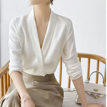 白色衬衫女V领长袖气质通勤西装领职业上衣2024春新款简约设计感