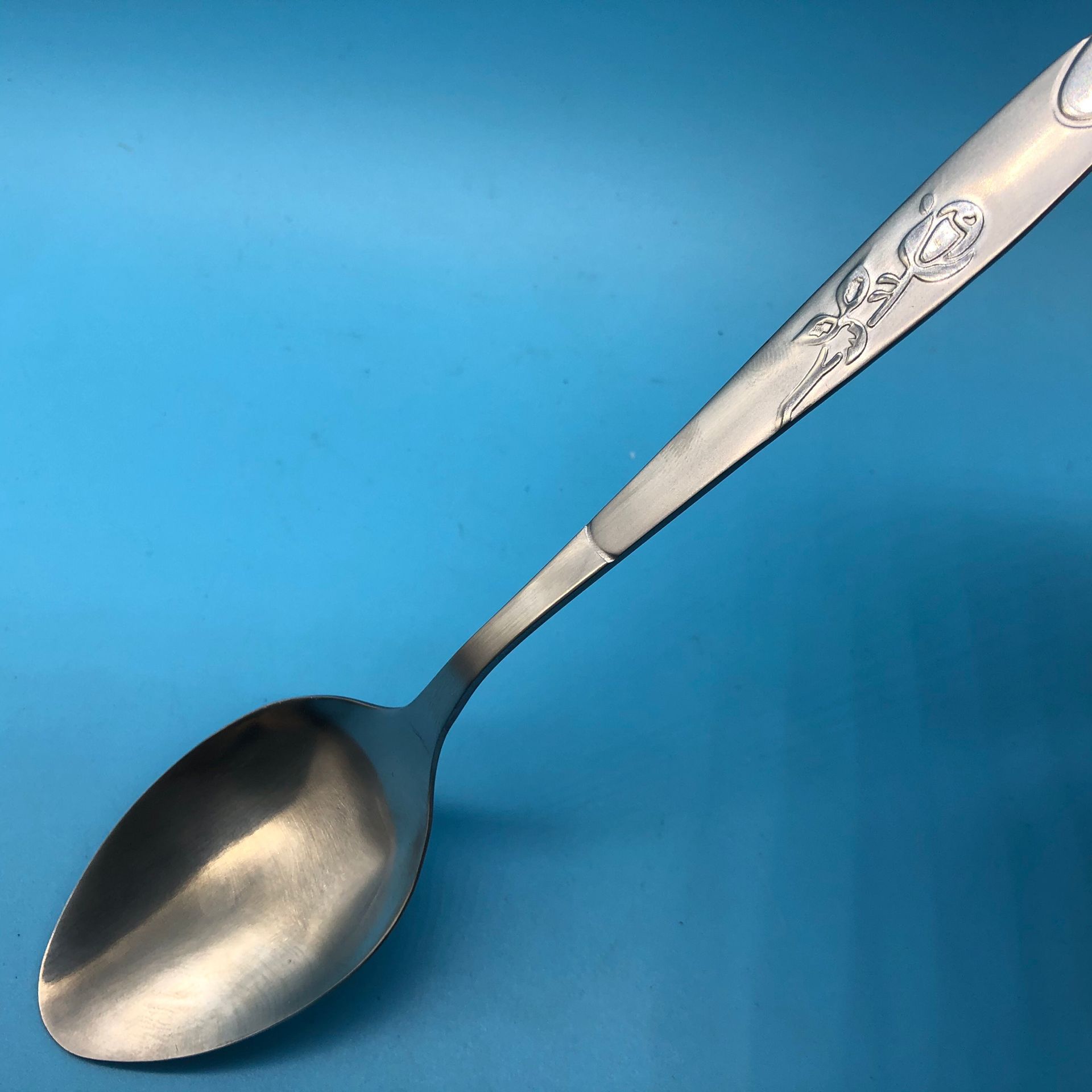 8万支不锈钢带钩漏勺滤油汤勺鸭嘴勺尖嘴汤勺油勺长柄火锅勺漏油隔油