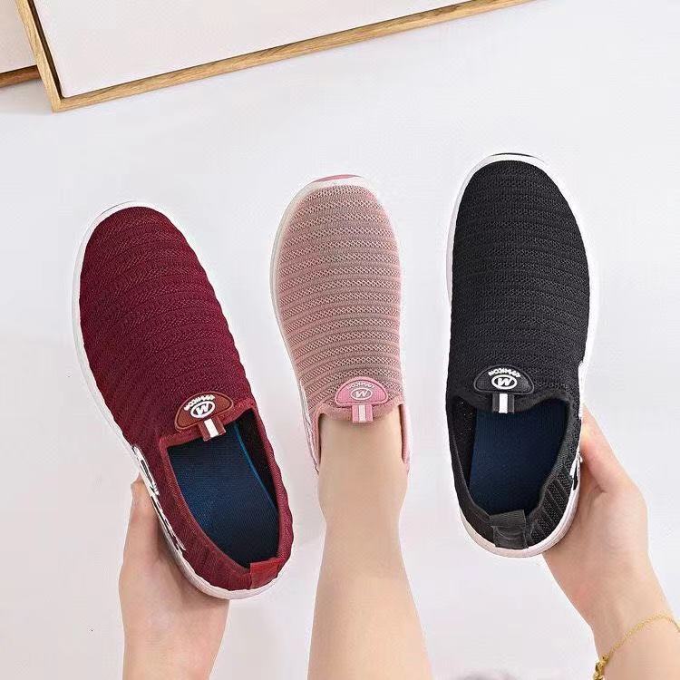 Women's Shoes Foreign Trade New Old Beijing Cloth Shoes Soft Bottom Walking Casual Sneakers Women's Cross-Border Stylish Mom Shoes Generation