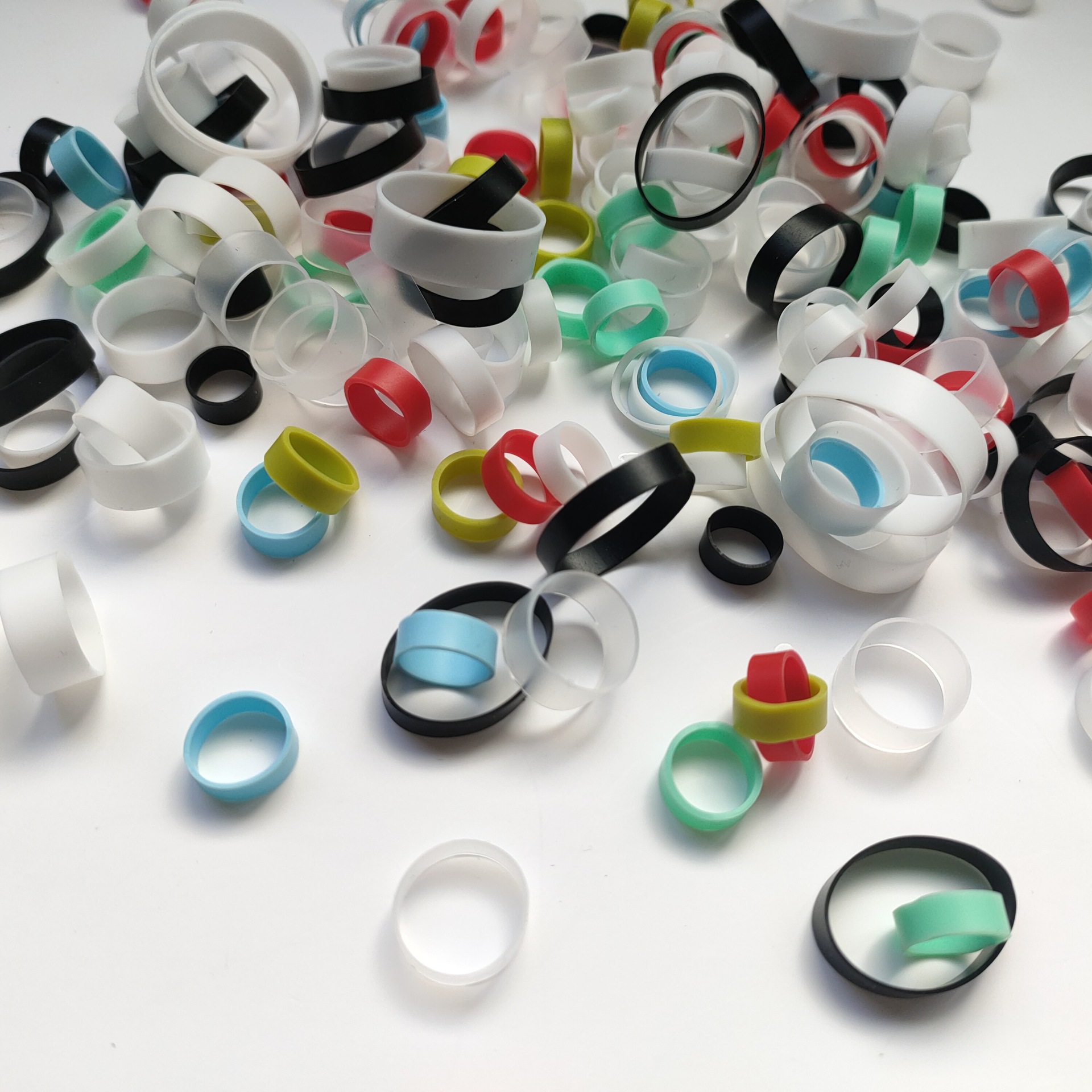 厂家供应纯硅胶圈黑色白色橡皮圈数据线胶圈线材耳机扎线圈