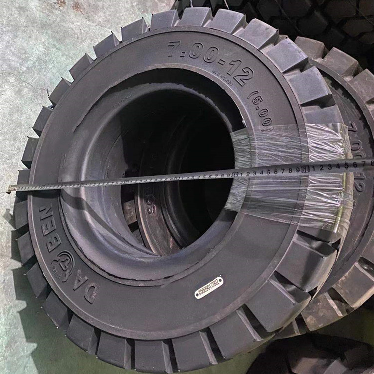 合力叉车轮胎价格