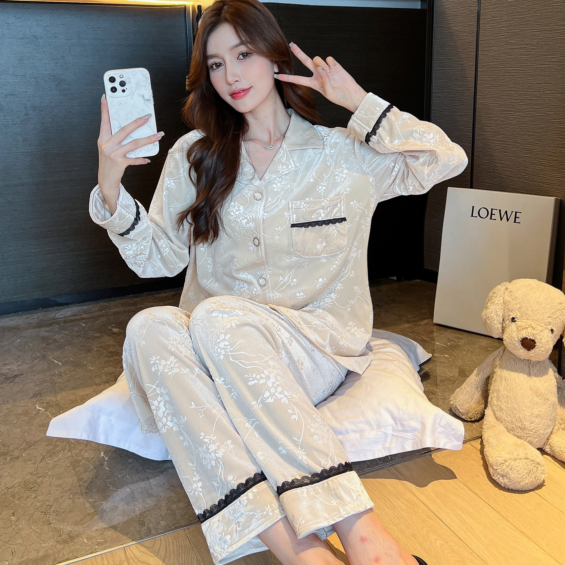 Customized Pajamas Home Wear Gold Velvet Fabric Autumn and Winter Long Sleeves Lace Cardigan Lapel Two-Piece Set Can Be Printed