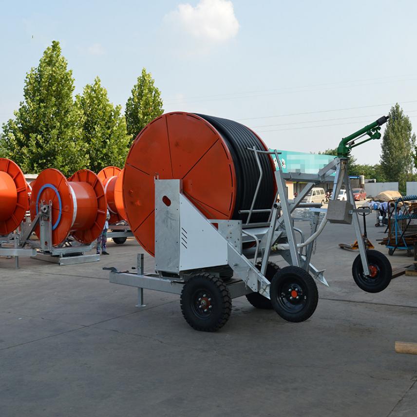 小型玉米牧草卷盘式喷灌机 桁架式灌溉大田用农业灌溉机