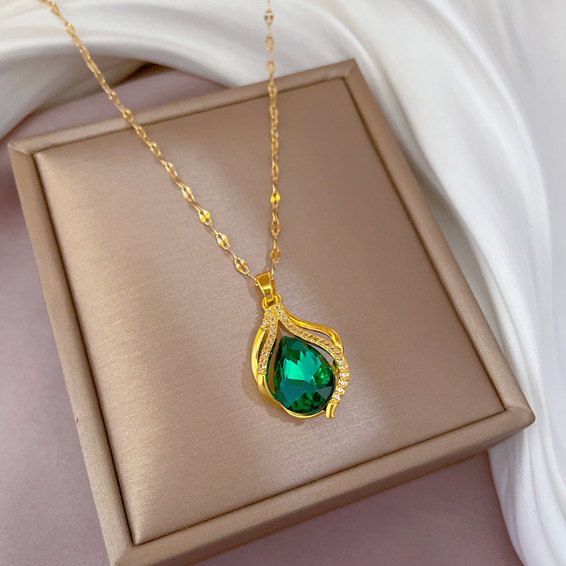 [Titanium Steel] Light Luxury Micro-Inlaid Real Gold Luxury Emerald Necklace Female New Style Collarbone Necklace Light Luxury Minority Design Sense