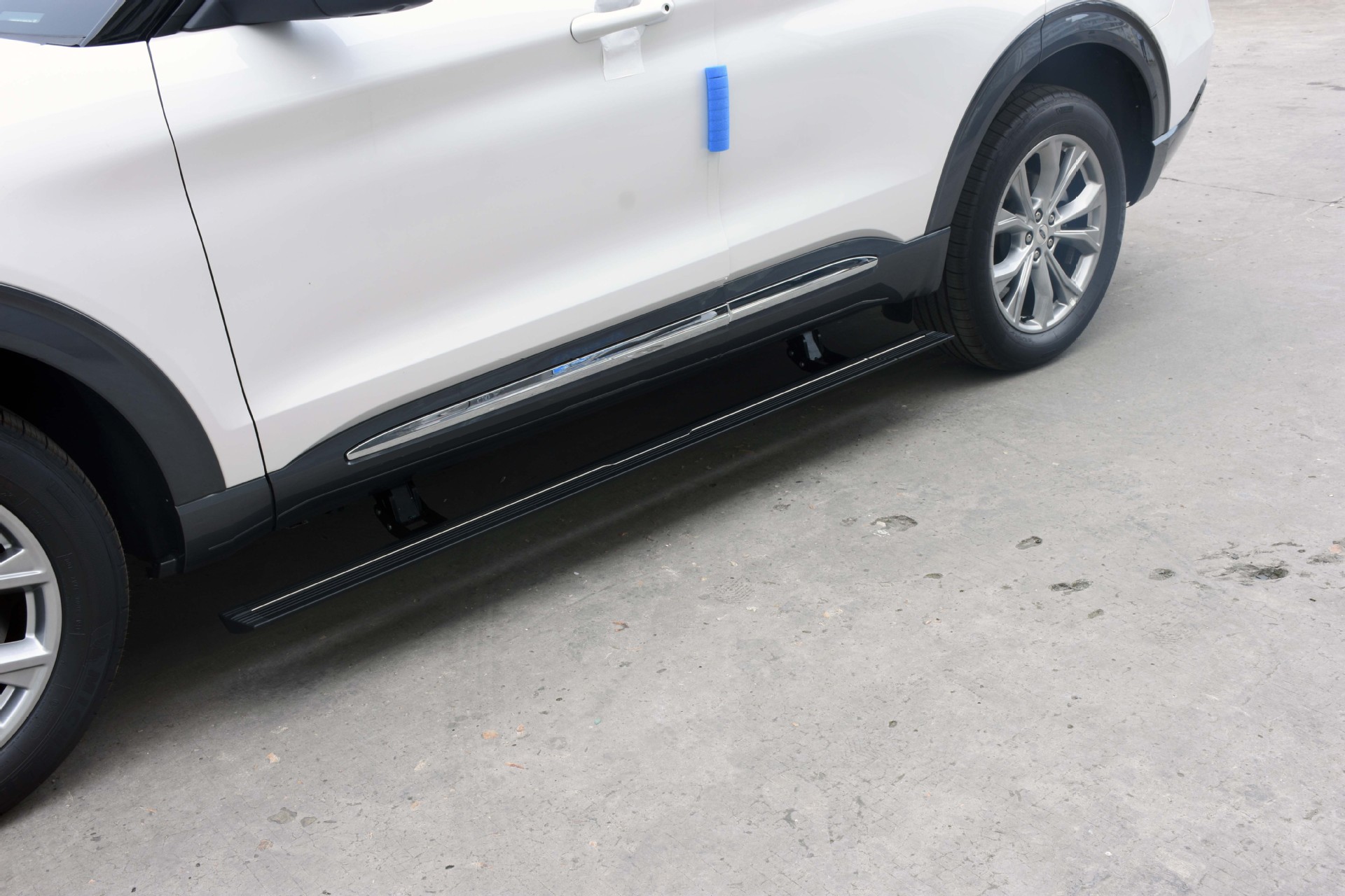 akm电动踏板适用于福特探险者改装外侧装饰配件迎宾脚踏板