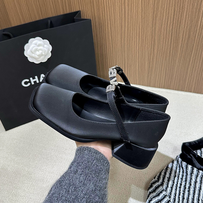 法式仙女风2024春夏新款水钻复古玛丽珍鞋粗跟一字带高跟鞋单鞋女