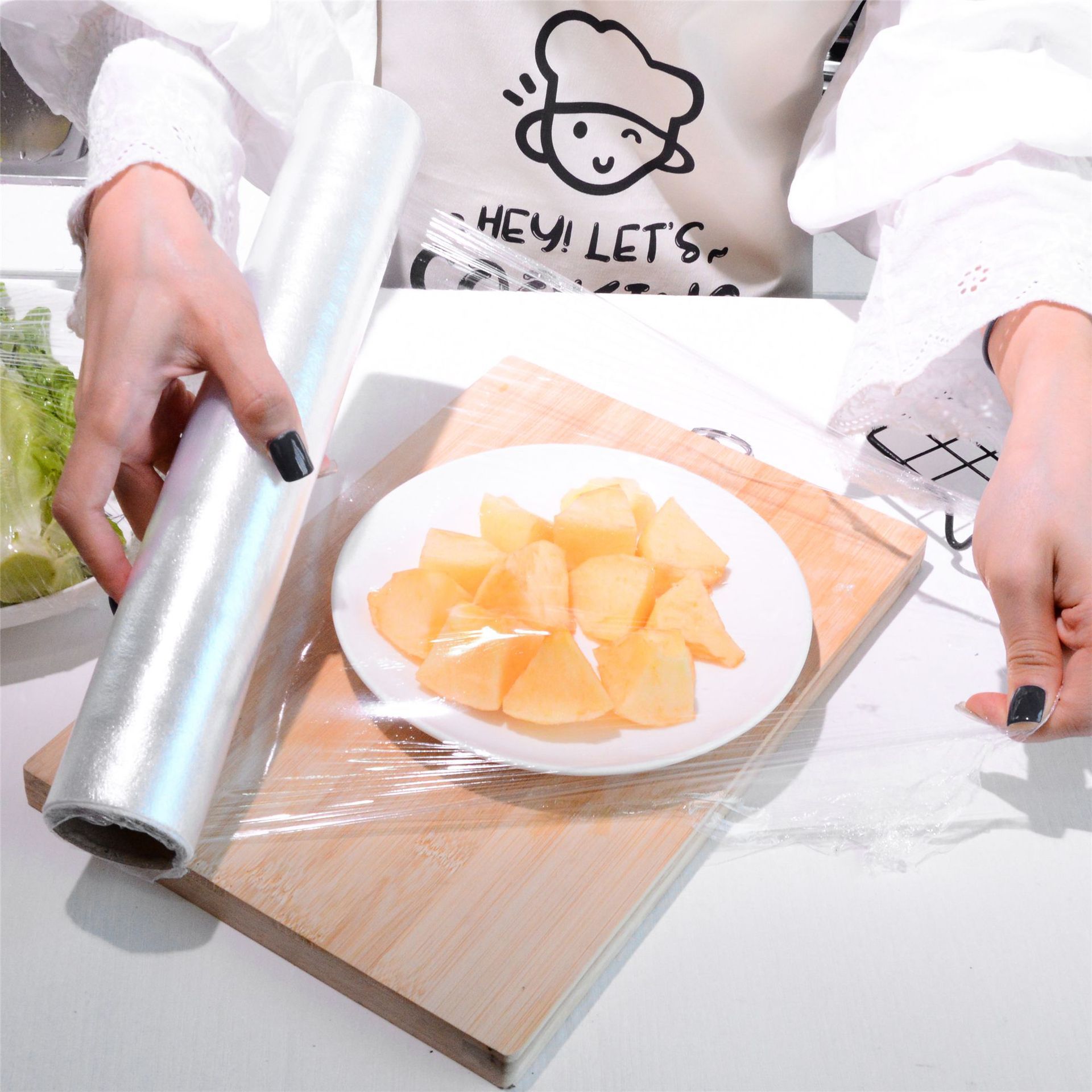 加厚食品保鲜膜大卷家用厨房冰箱微波炉专用水果蔬菜一次性经济装