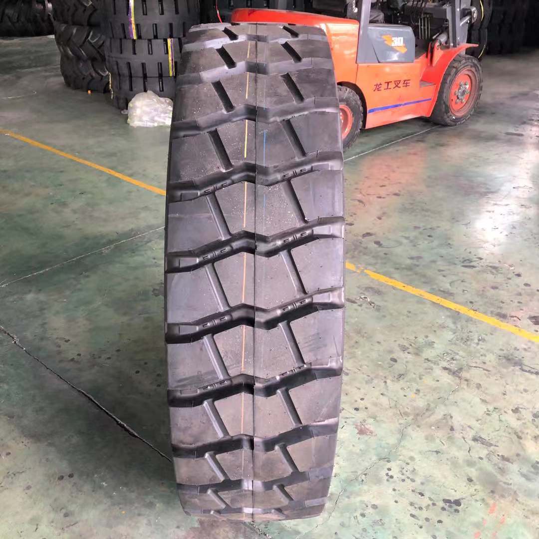 泰凯英宽体自卸车轮胎14.00 1400r25全钢矿山工程车 机场拖车轮胎