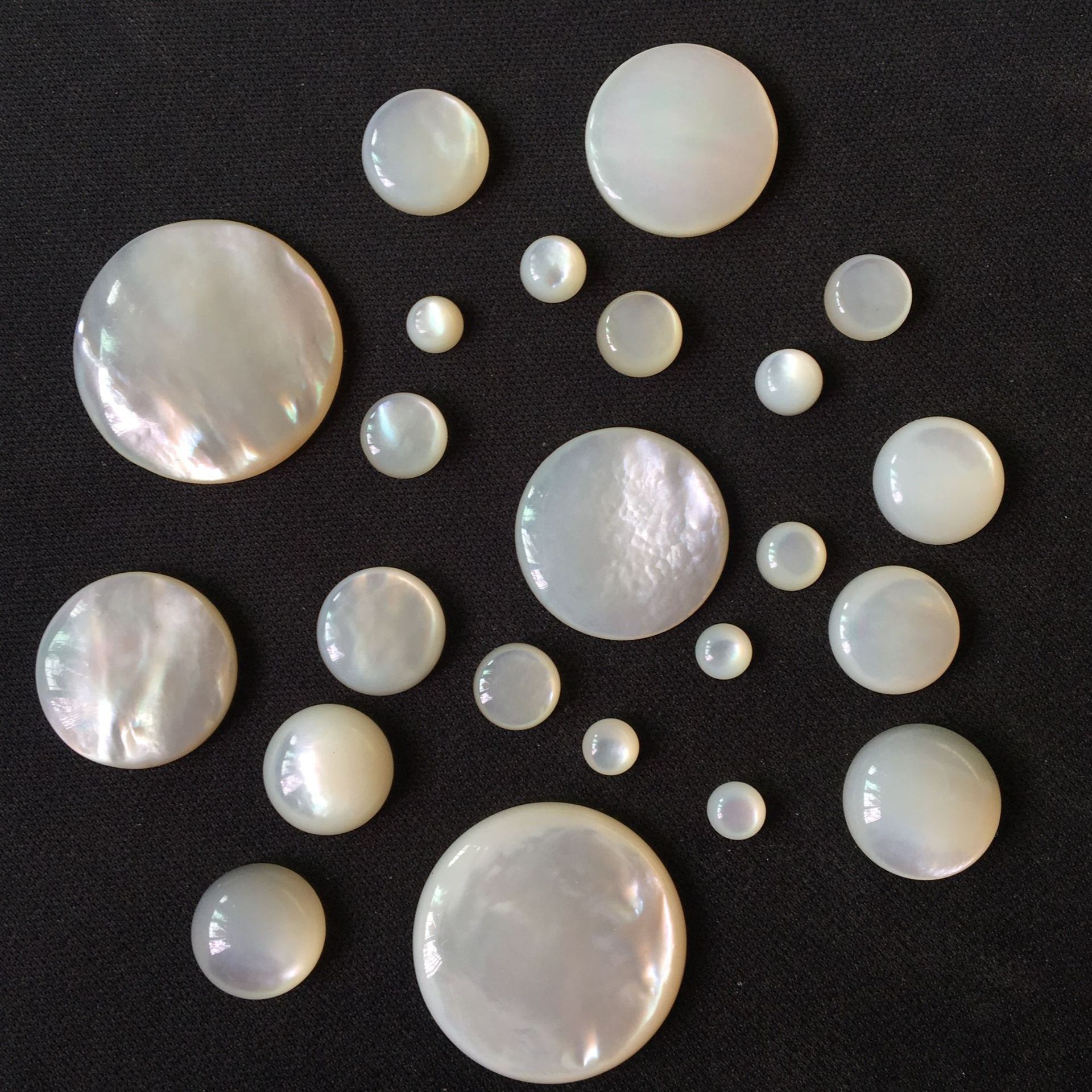 厂家现货批发 天然白贝戒面 圆形平底仆面包珠半成品裸石