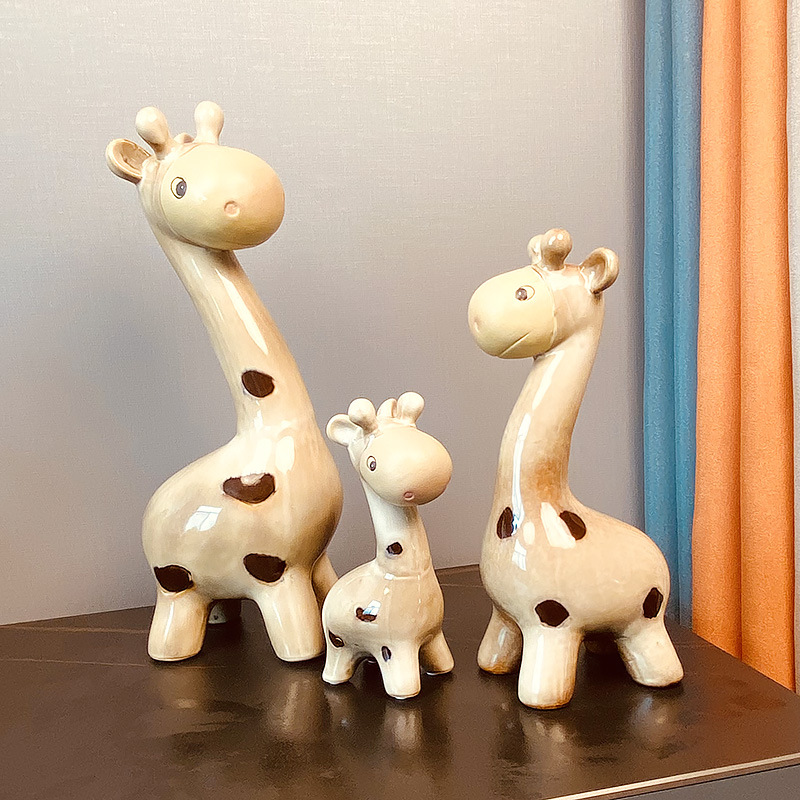 创意家居装饰陶瓷动物摆件可爱卡通长颈鹿电视柜书柜摆设一家三口
