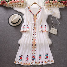 度假沙滩防晒长裙女波西米亚民族风复古刺绣旅游气质连衣裙喇叭袖