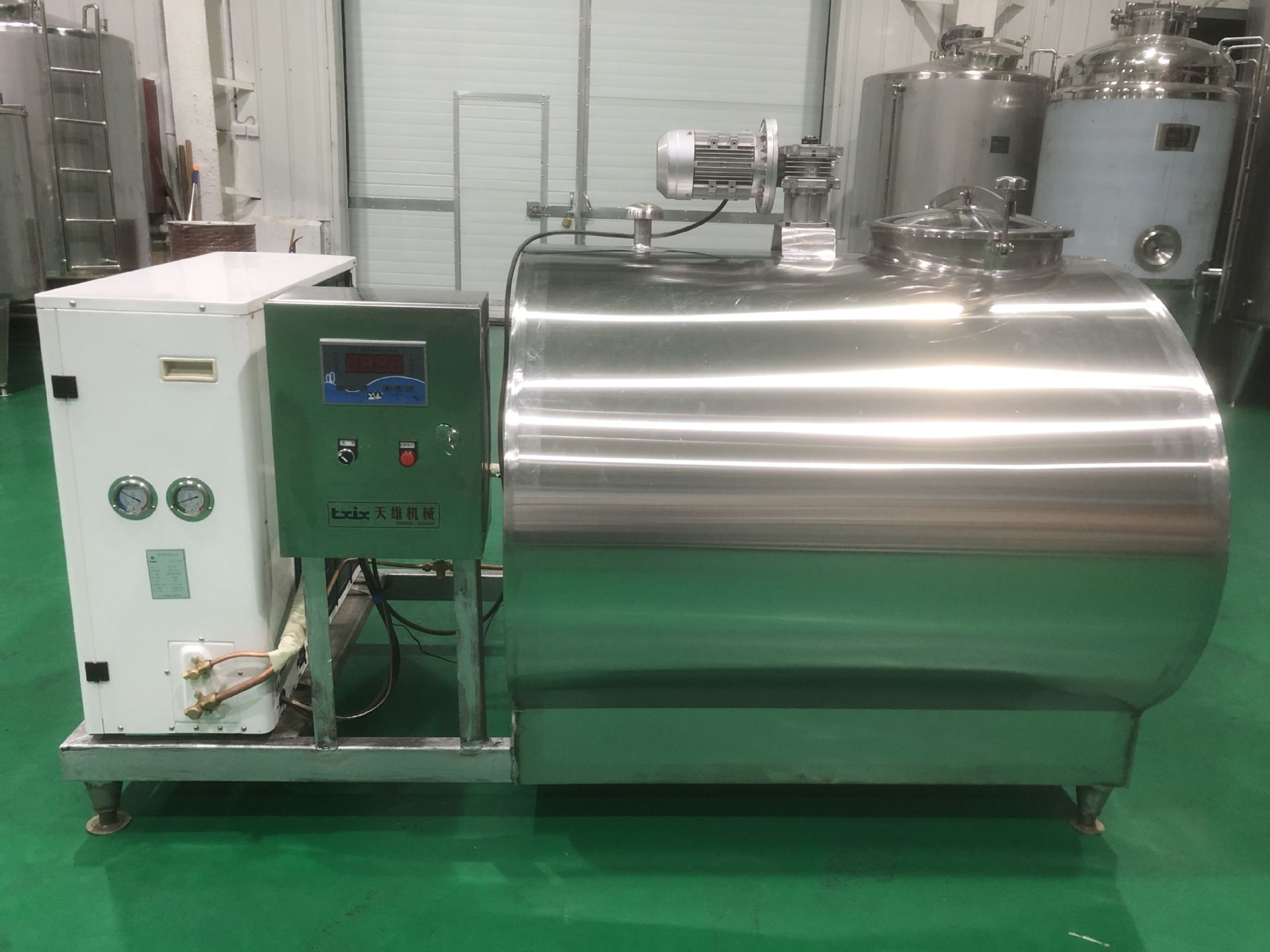 直冷式奶罐 牛奶制冷罐 牛奶冷藏罐 1000l制冷奶罐 新疆制冷奶罐