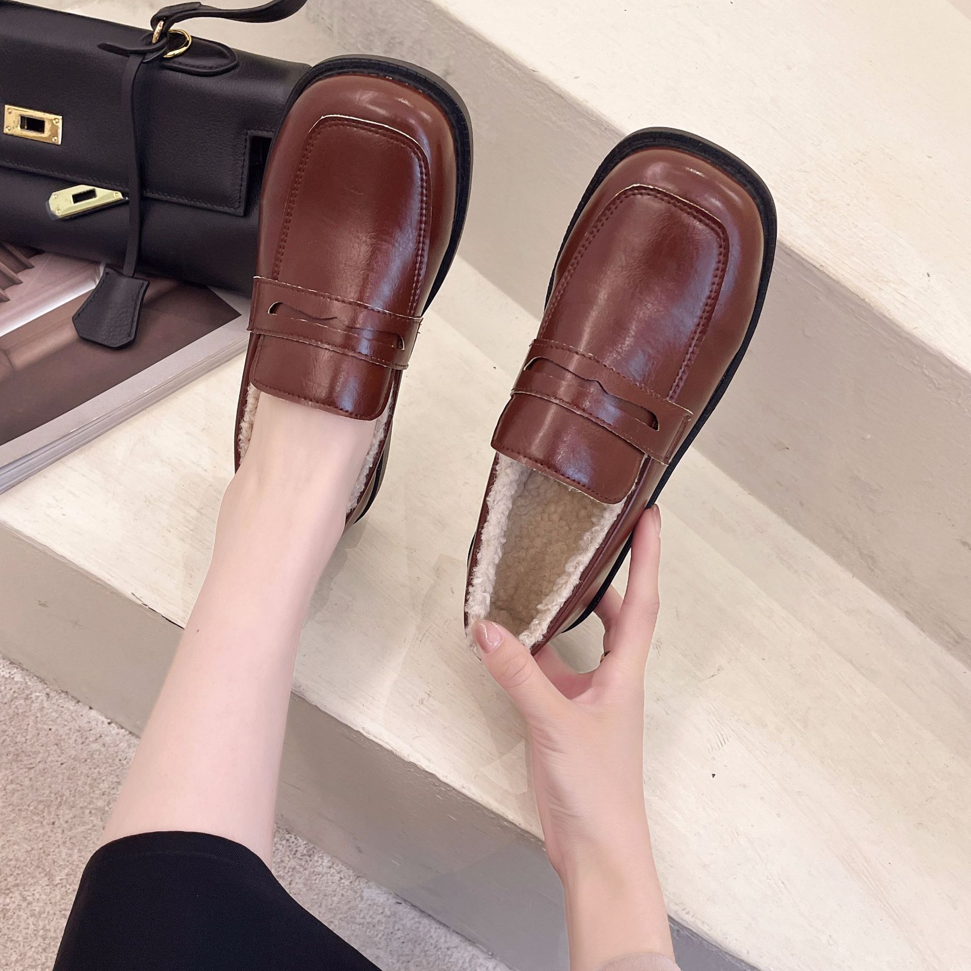 毛毛鞋女冬加绒棉鞋保暖流行新款一脚蹬乐福鞋英伦小皮鞋女豆豆鞋