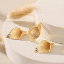 diy手工饰品配件材料现货批发铜镀真金色叶片花瓣形隔珠散珠珠托