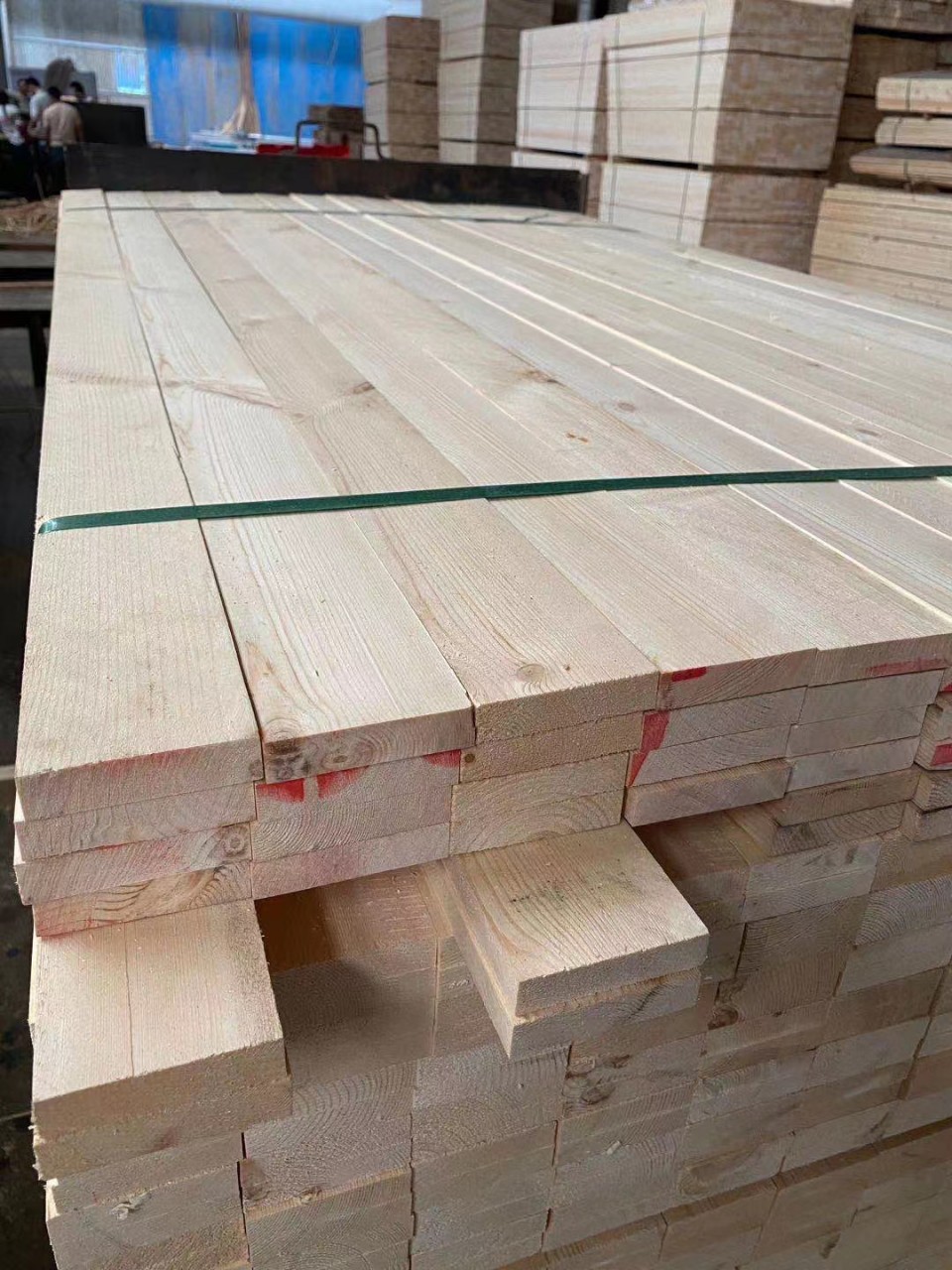 尺寸可定制松木防腐木板材龙骨不易劈裂板材木方 白松云杉樟子松