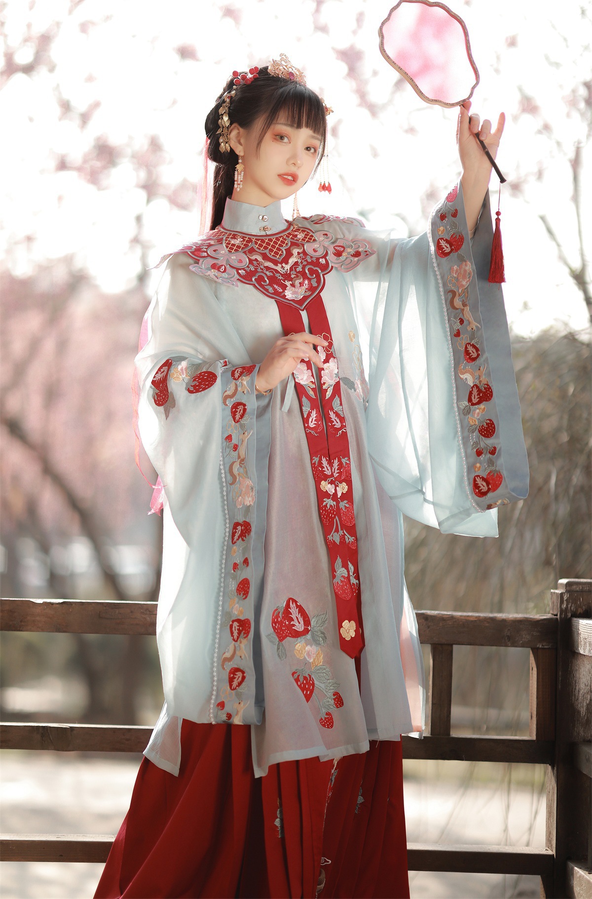 原创设计新款松鼠草莓汉服中国风刺绣立领长衫襦裙云肩套装8266