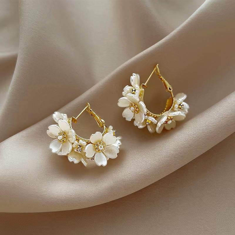 French Style Shell Flower Earrings for Women 2022 New Trendy Light Luxury Minority High-Grade Retro Versatile Earrings