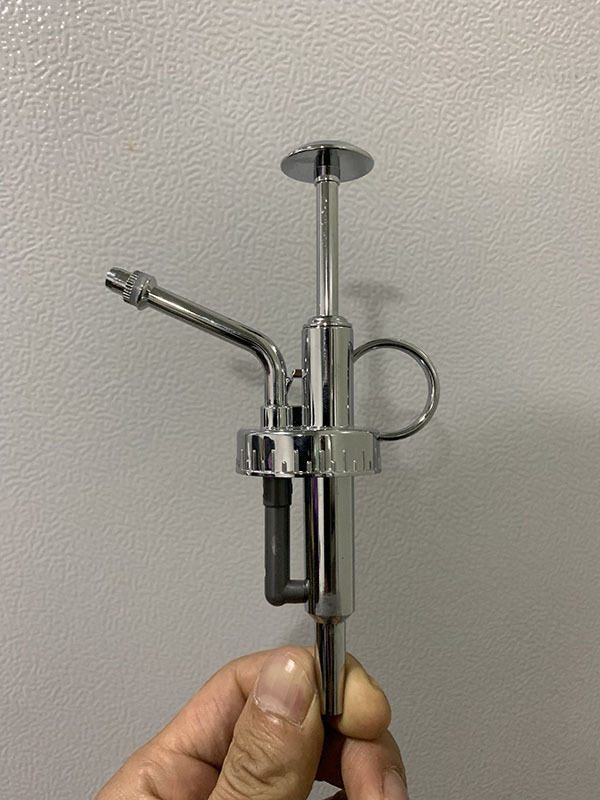 厂家日用品花洒喷头喷雾器小型压力浇水复古小型压力浇水按压