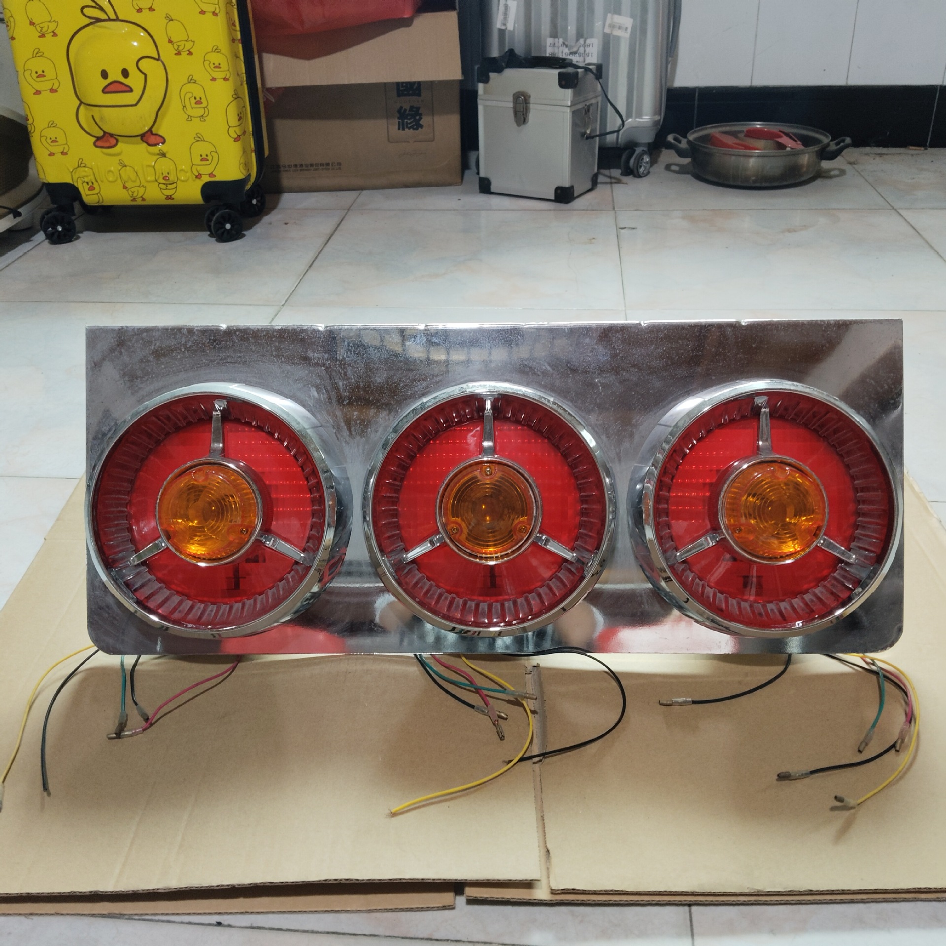 厂家营销三联大圆货车卡车灯泡尾灯 外贸日系拖挂车车灯大车后尾
