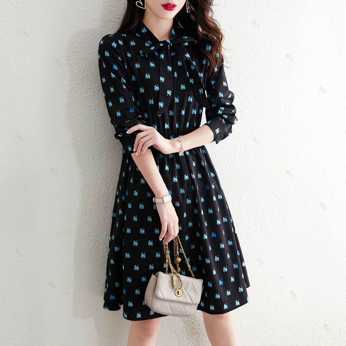 清仓捡漏专柜撤回女装剪标大牌春秋系带领拼色收腰显瘦a字连衣裙