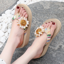 夏季新款仿麻绳旅游花朵人字拖鞋女外穿厚底坡跟休闲沙滩凉拖鞋