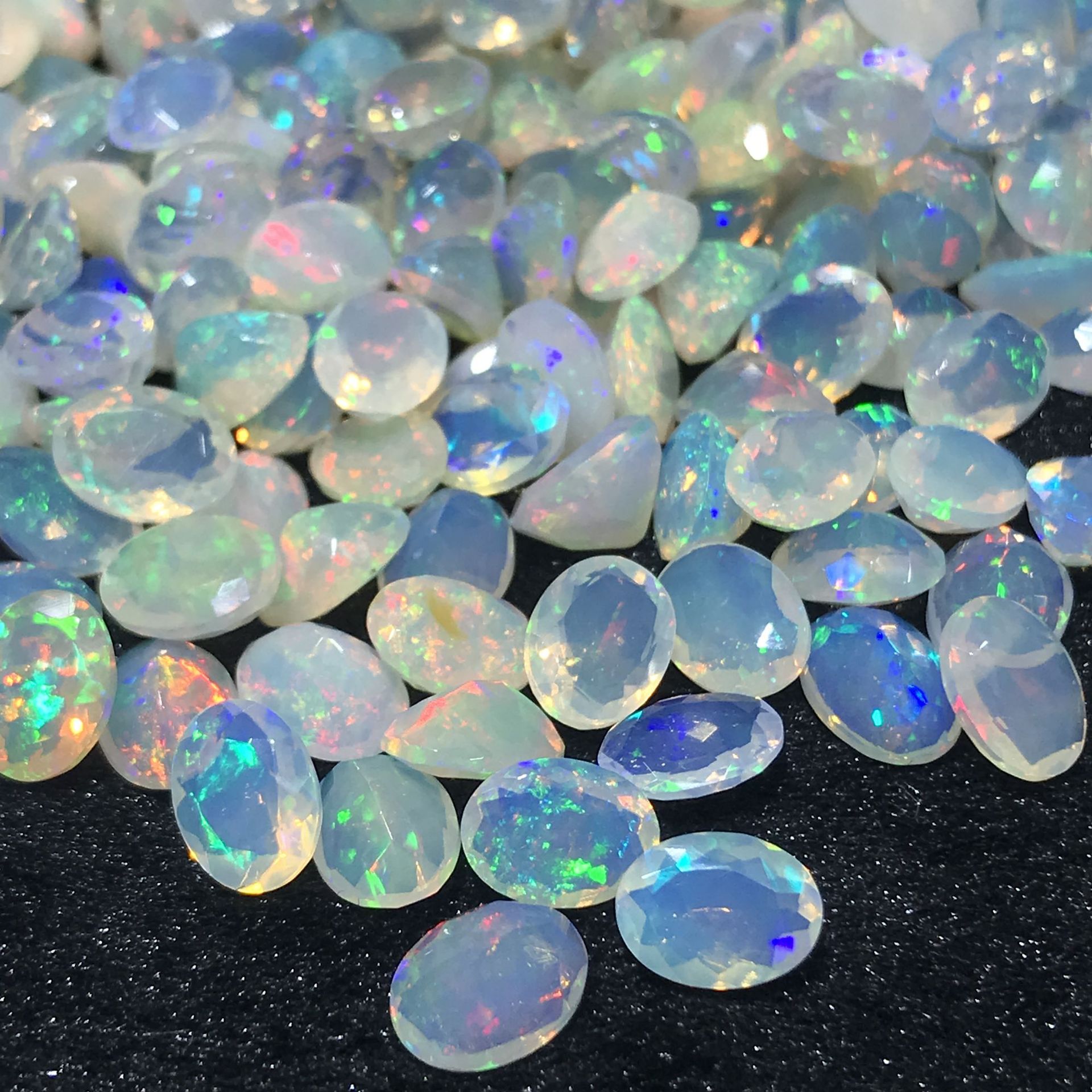 天然欧泊刻面戒面椭圆形切工裸石无优化澳宝切面尖底满火彩蛋白石